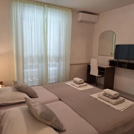 Apartments&rooms Vinko Bed & Breakfast 3*