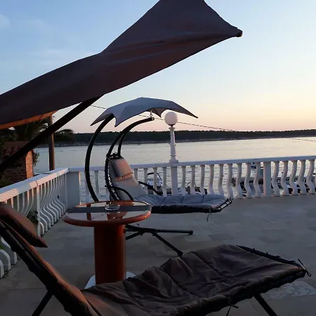 And Vinko Bed & Breakfast