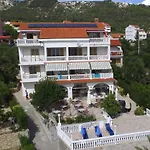 Bed & Breakfast And Vinko 3*