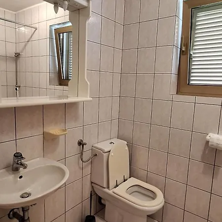 And Vinko Nocleg ze śniadaniem